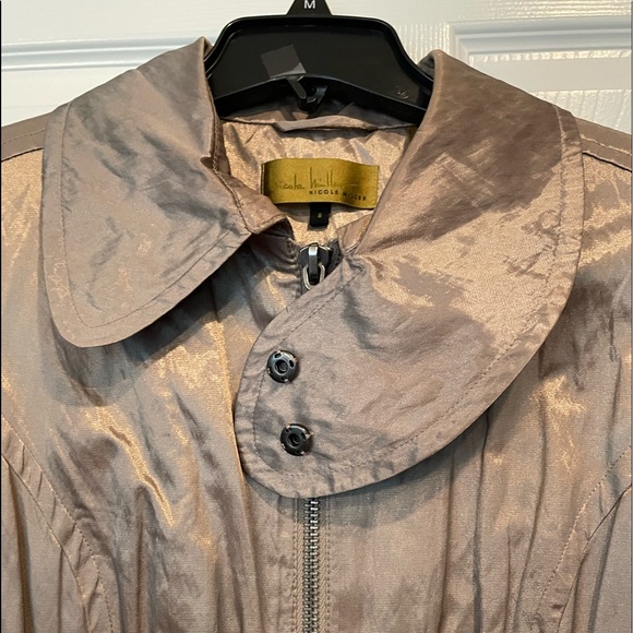 Nicole Miller Womens Trench Coat Beige shimmer. Zip Up Belted Size 8 - Picture 2 of 5